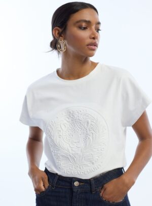 Minimal T-Shirt Lola Casademunt με ανάγλυφο logo